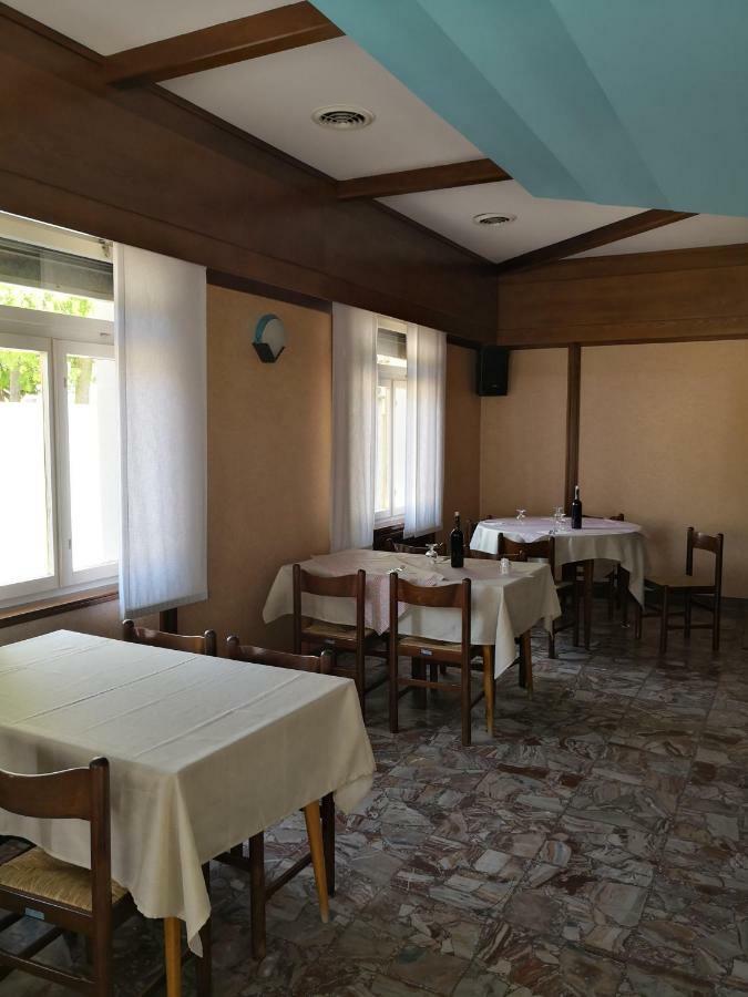 Trattoria Bar Oasi Hotel Pocenia Exterior foto